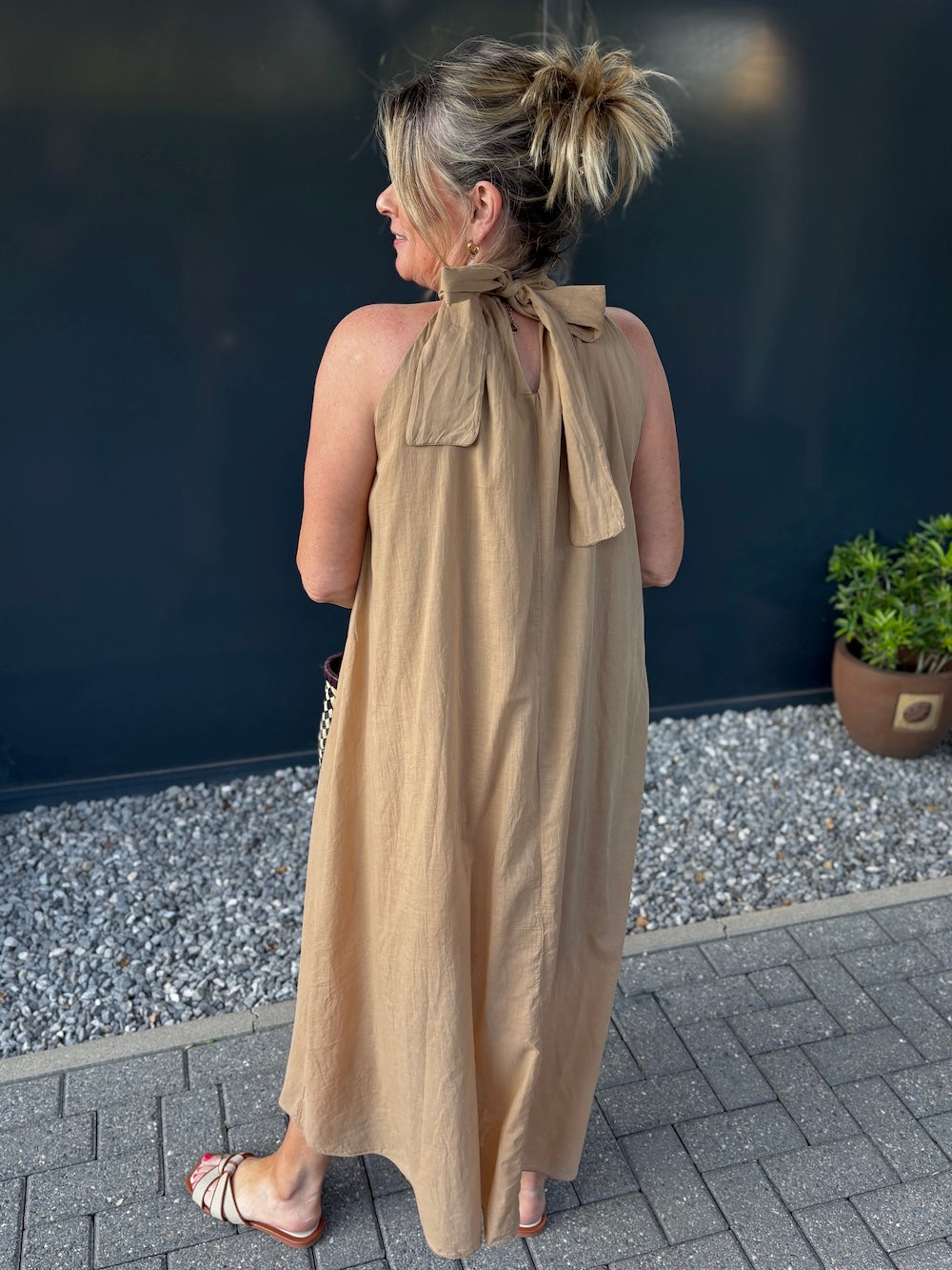 Katoenen jurk met striklint camel