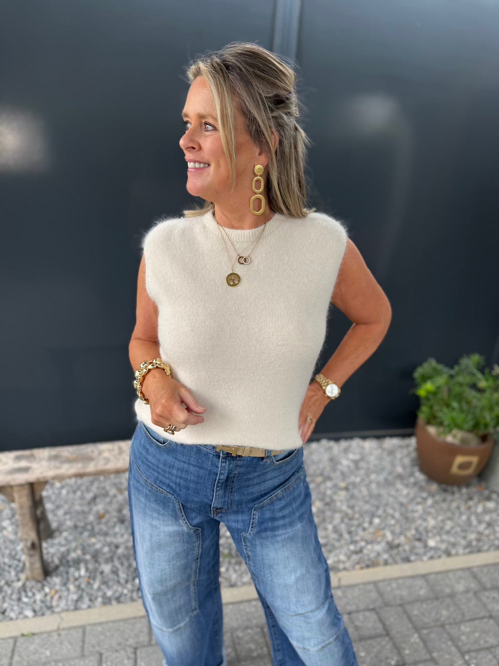mouwloos truitje beige