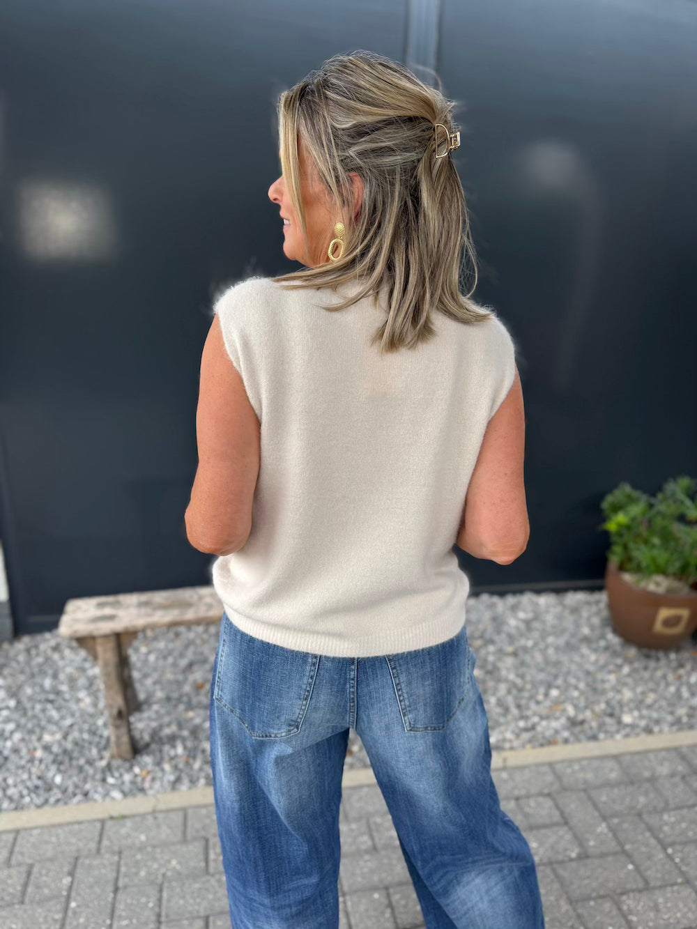 mouwloos truitje beige