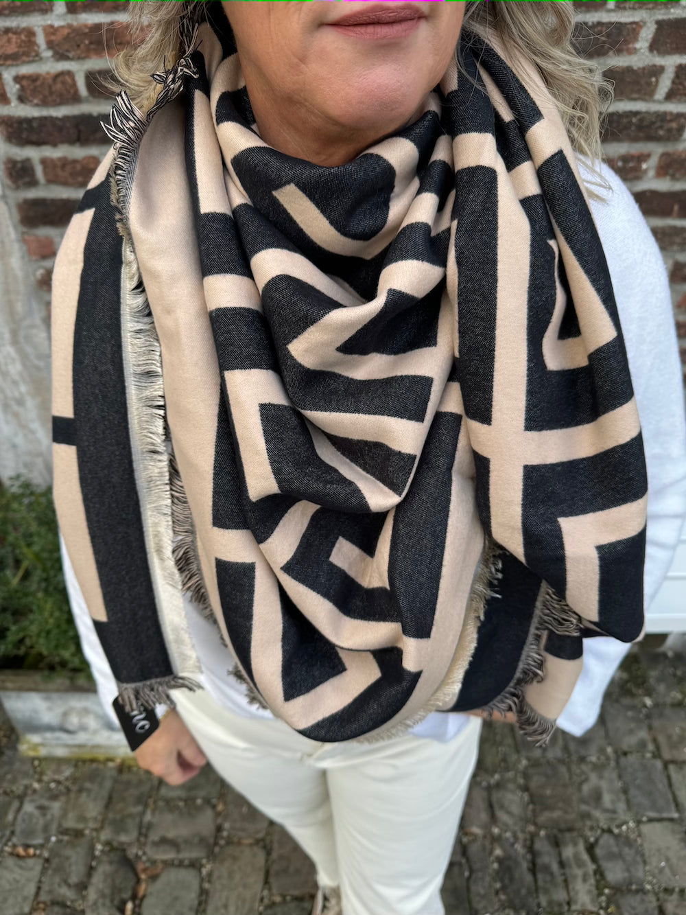 Sjaal designer print camel zwart