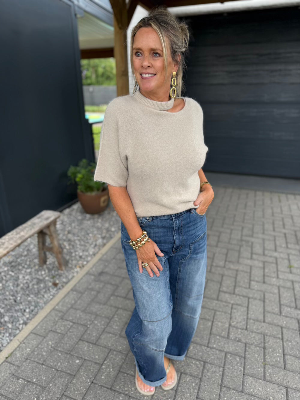 Truitje korte mouw open hals beige
