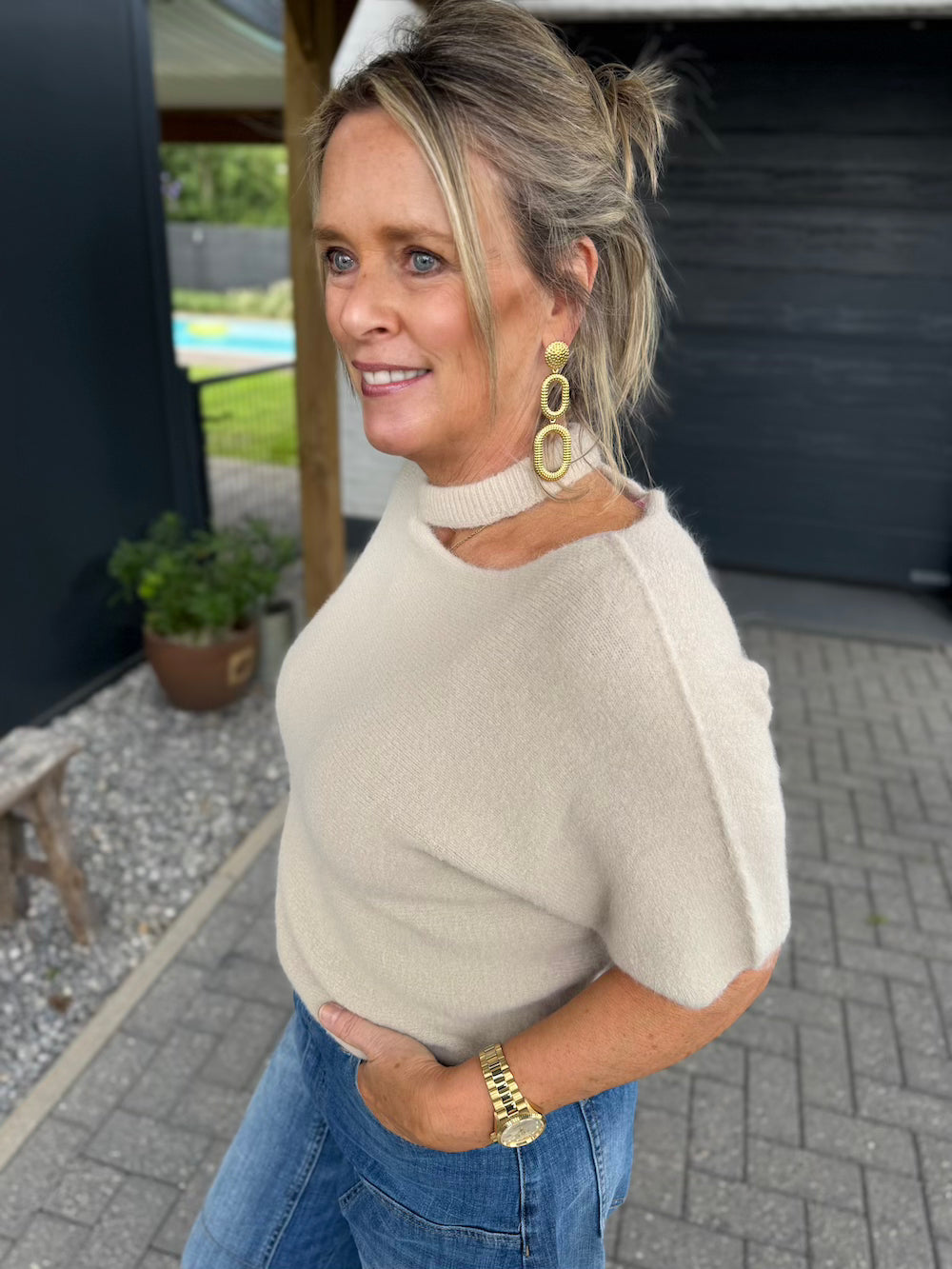 Truitje korte mouw open hals beige