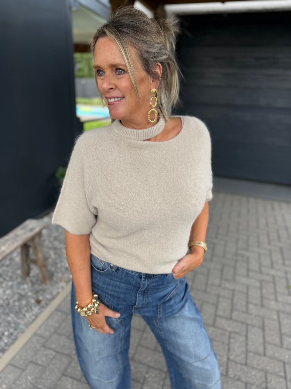Truitje korte mouw open hals beige