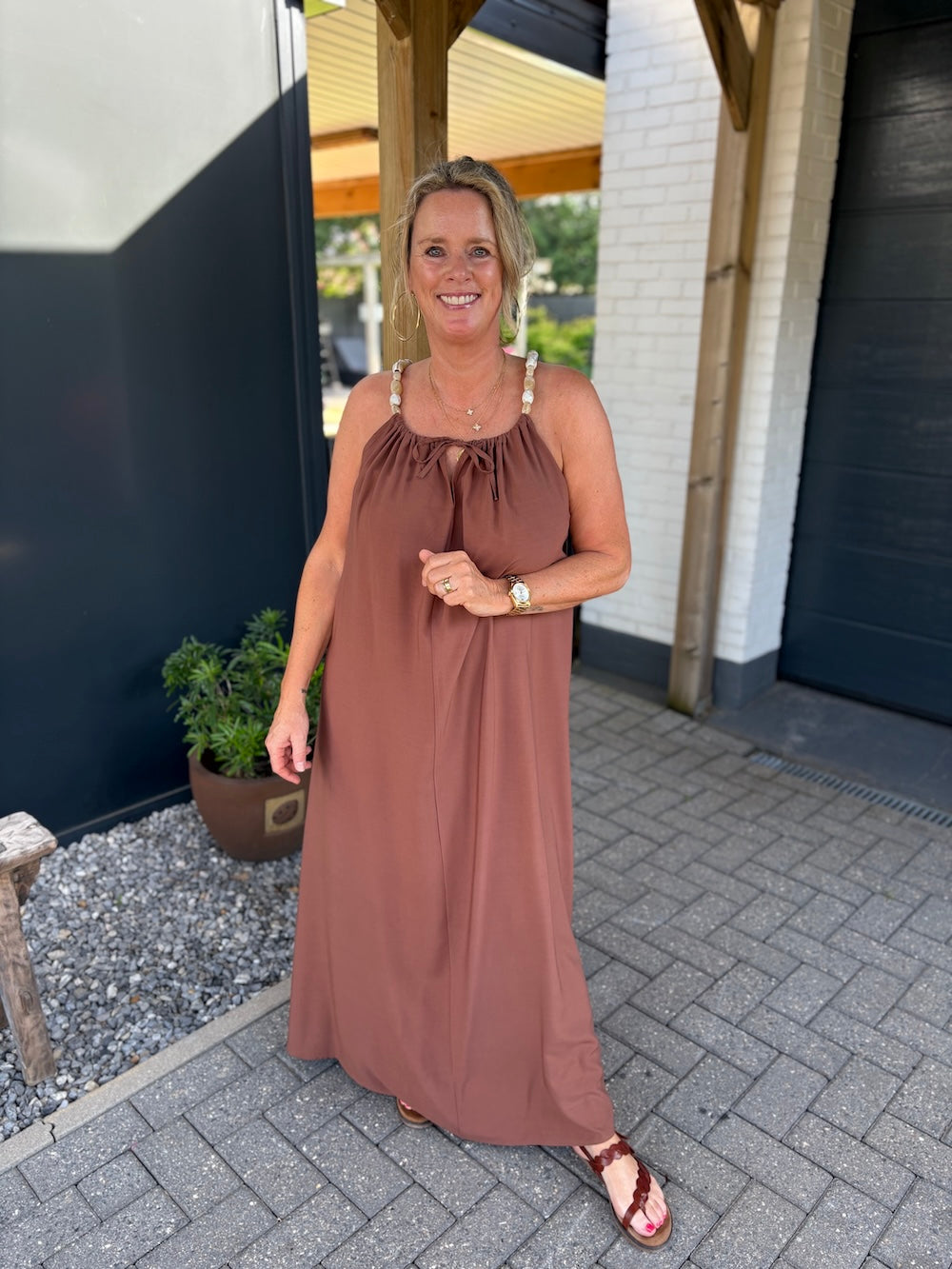 maxi jurk met kralen bruin