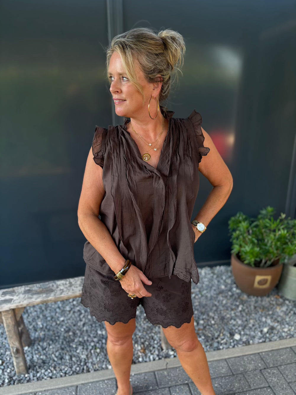 short met broderie details bruin