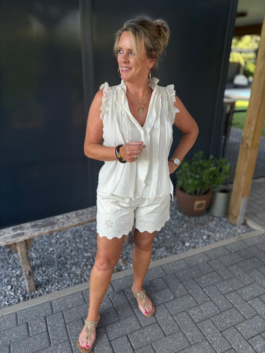 short met broderie details creme