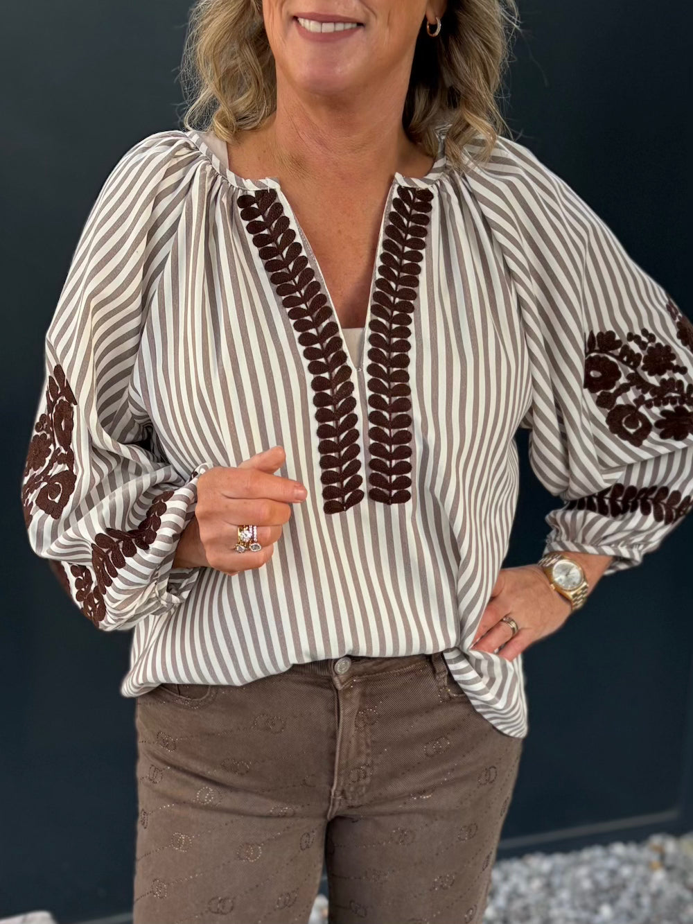 Blouse streep met bloemen mouw bruin