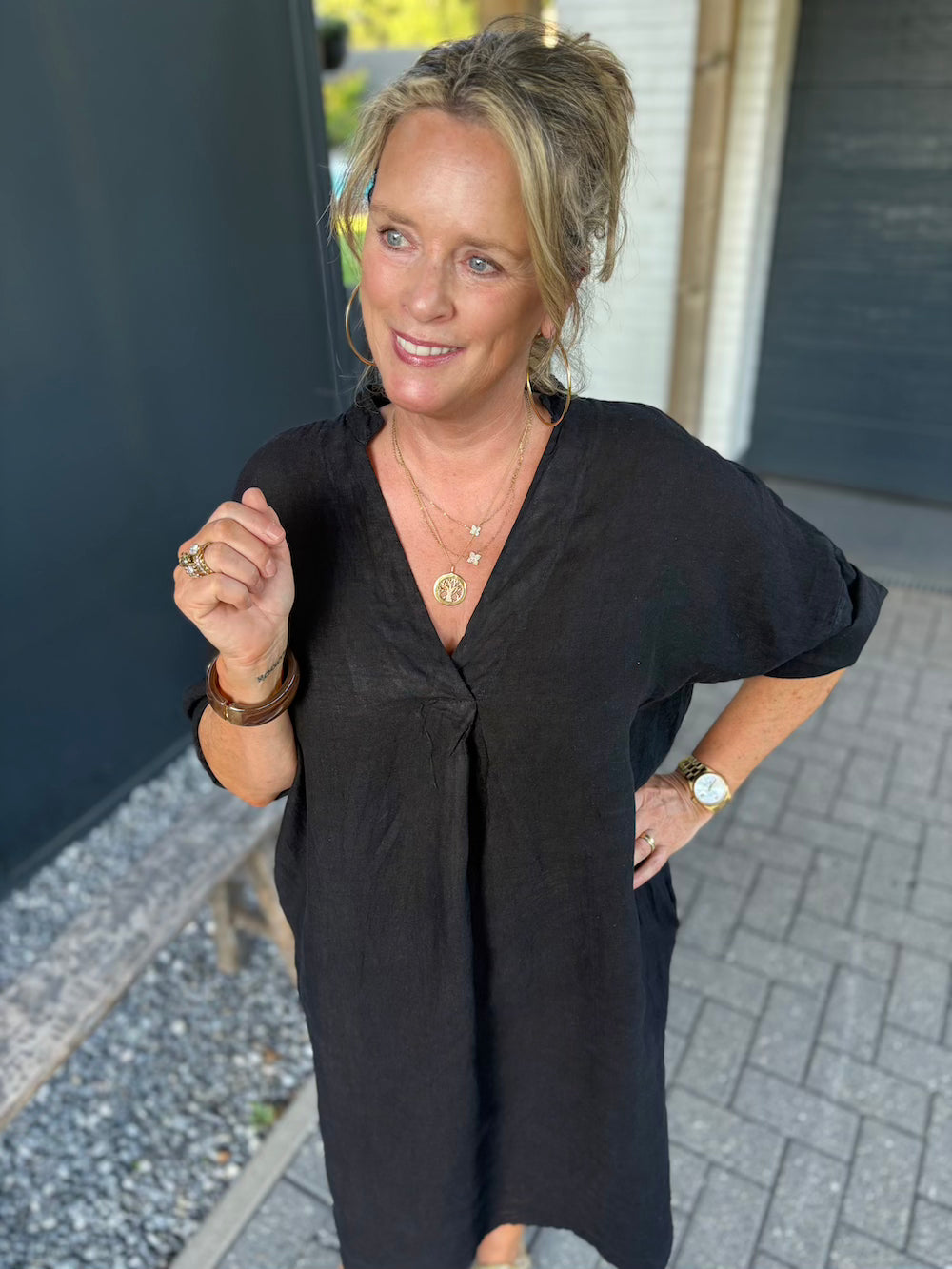 Mididress v hals linnen zwart