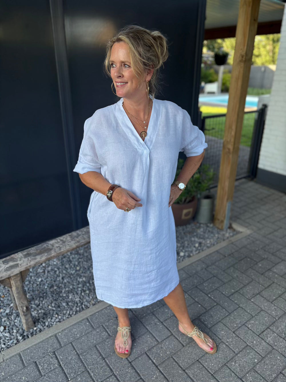 Mididress v hals linnen wit
