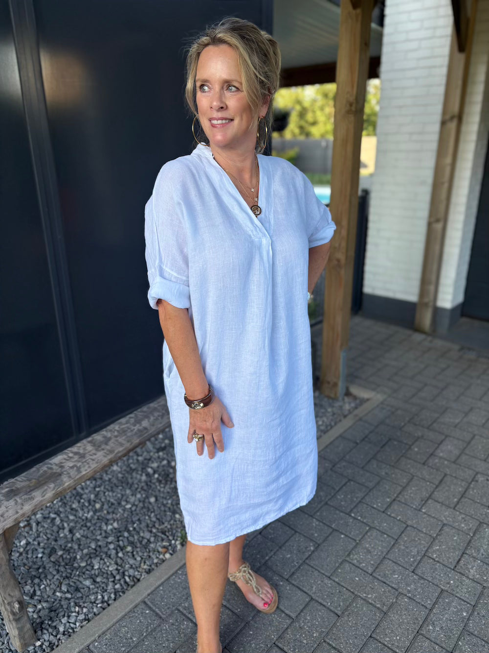 Mididress v hals linnen wit