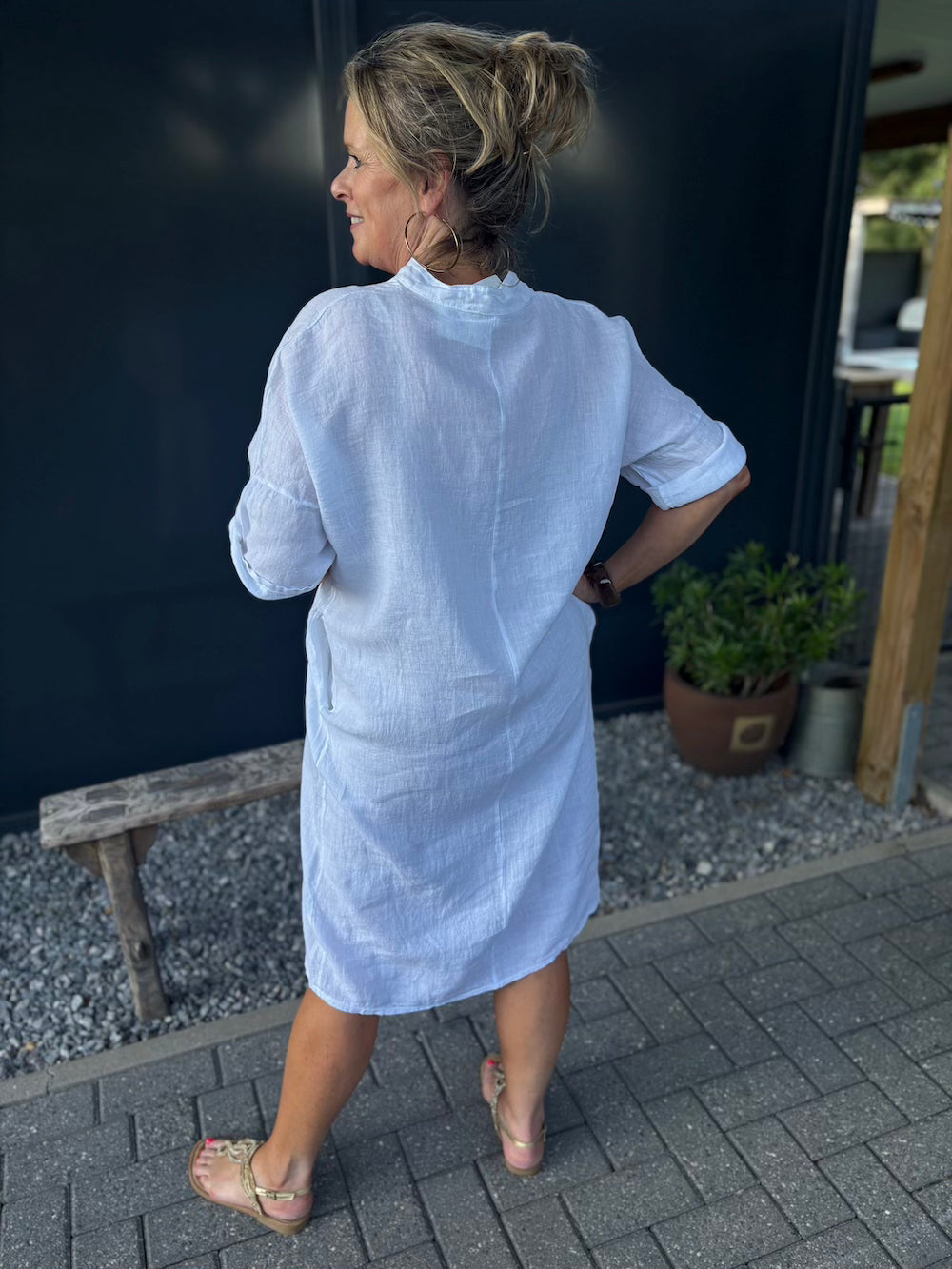 Mididress v hals linnen wit