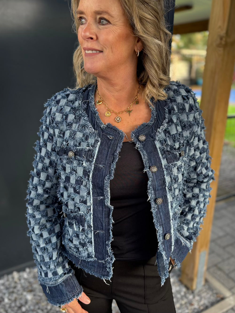 Jeans jasje met strass knoopjes