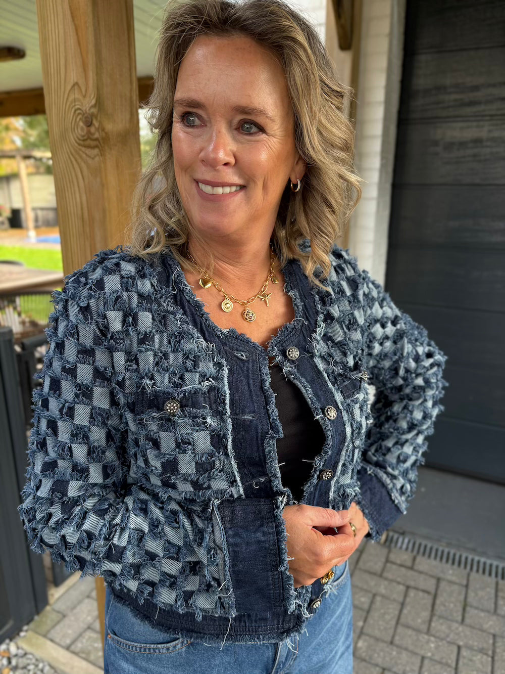 Jeans jasje met strass knoopjes