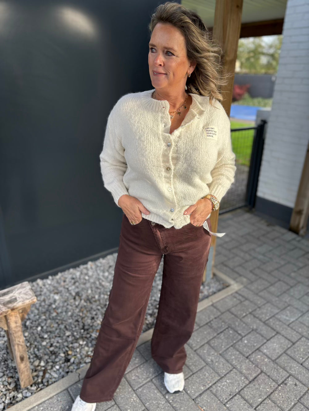 Jeans bruin met schuine sluiting