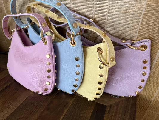 leren tasje met studs pastel