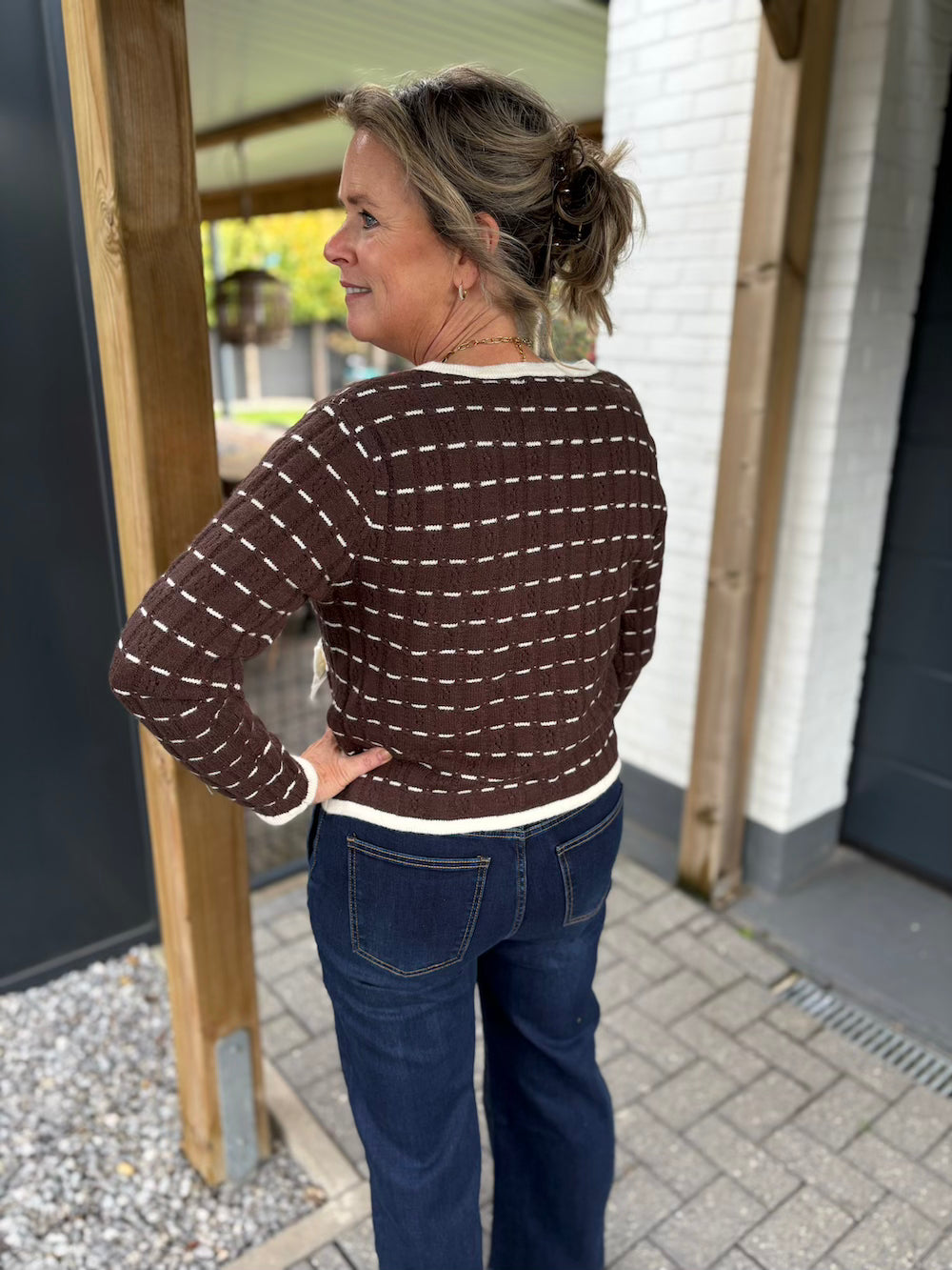 Vestje bruin met strikjes