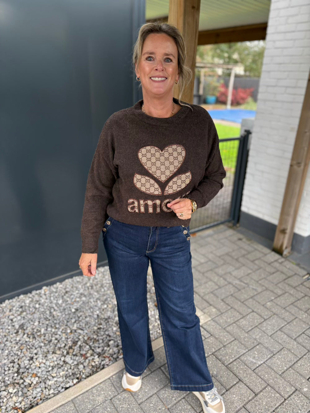 Trui met print amour bruin