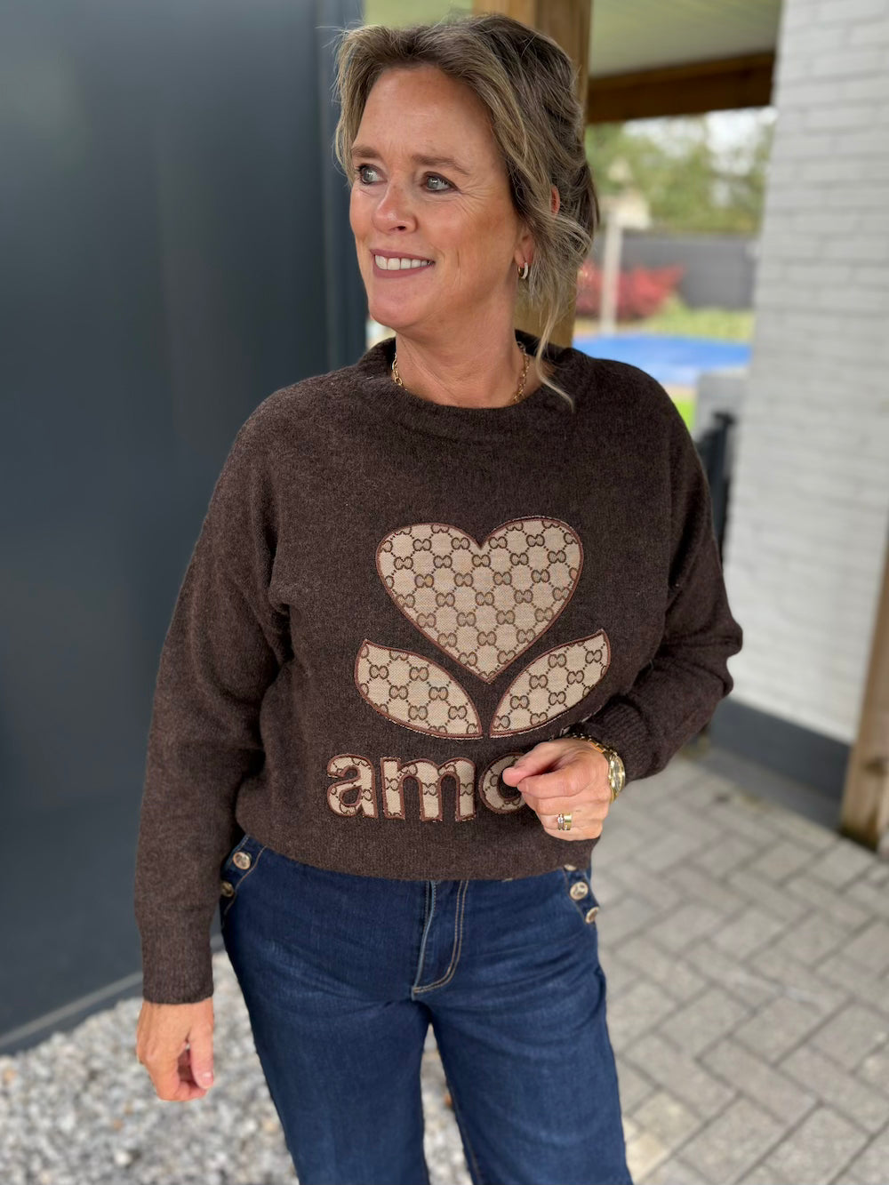 Trui met print amour bruin