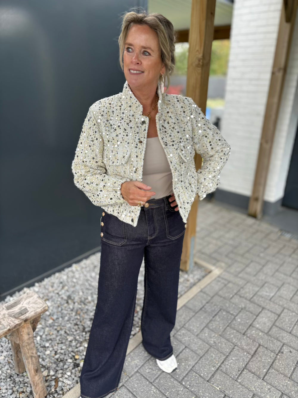 donkerblauwe jeans wideleg met mooie knopen