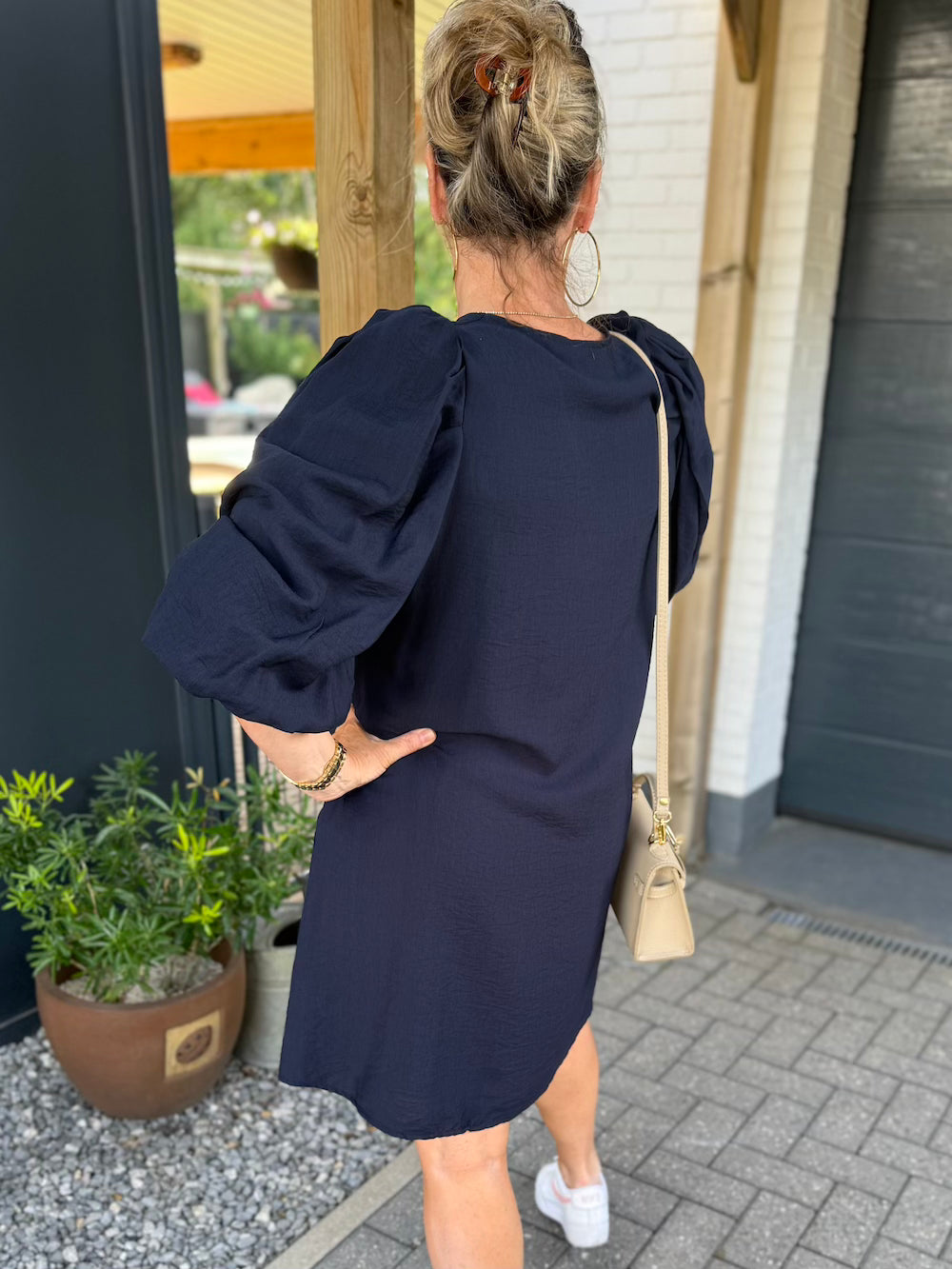 Jurkje met lint en pofmouw