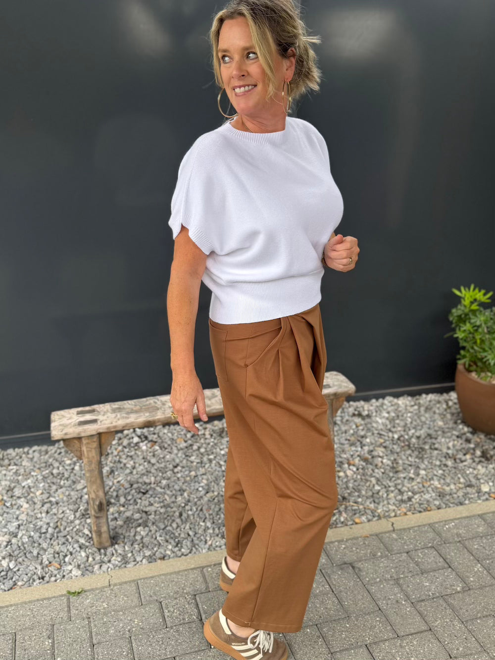 pantalon met schuine plooi camel