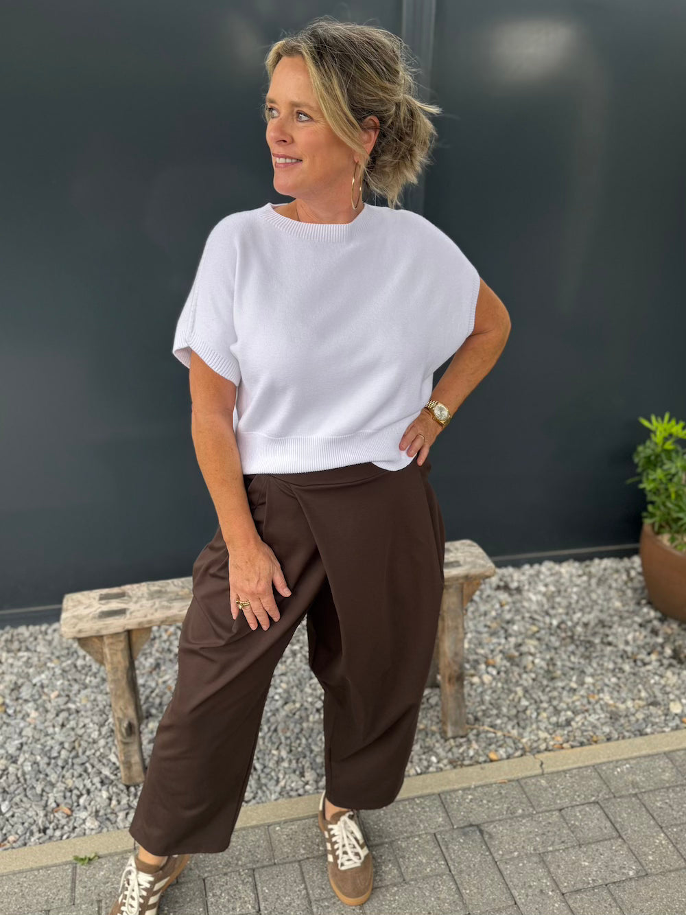 pantalon met schuine plooi bruin