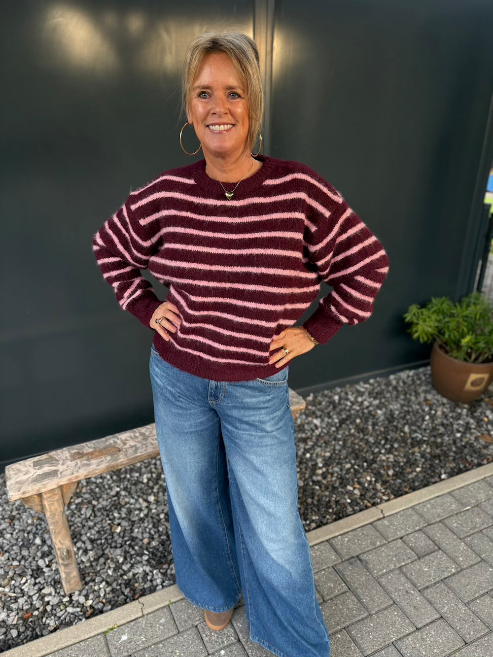 Gebreide trui gestreept bordeaux roze