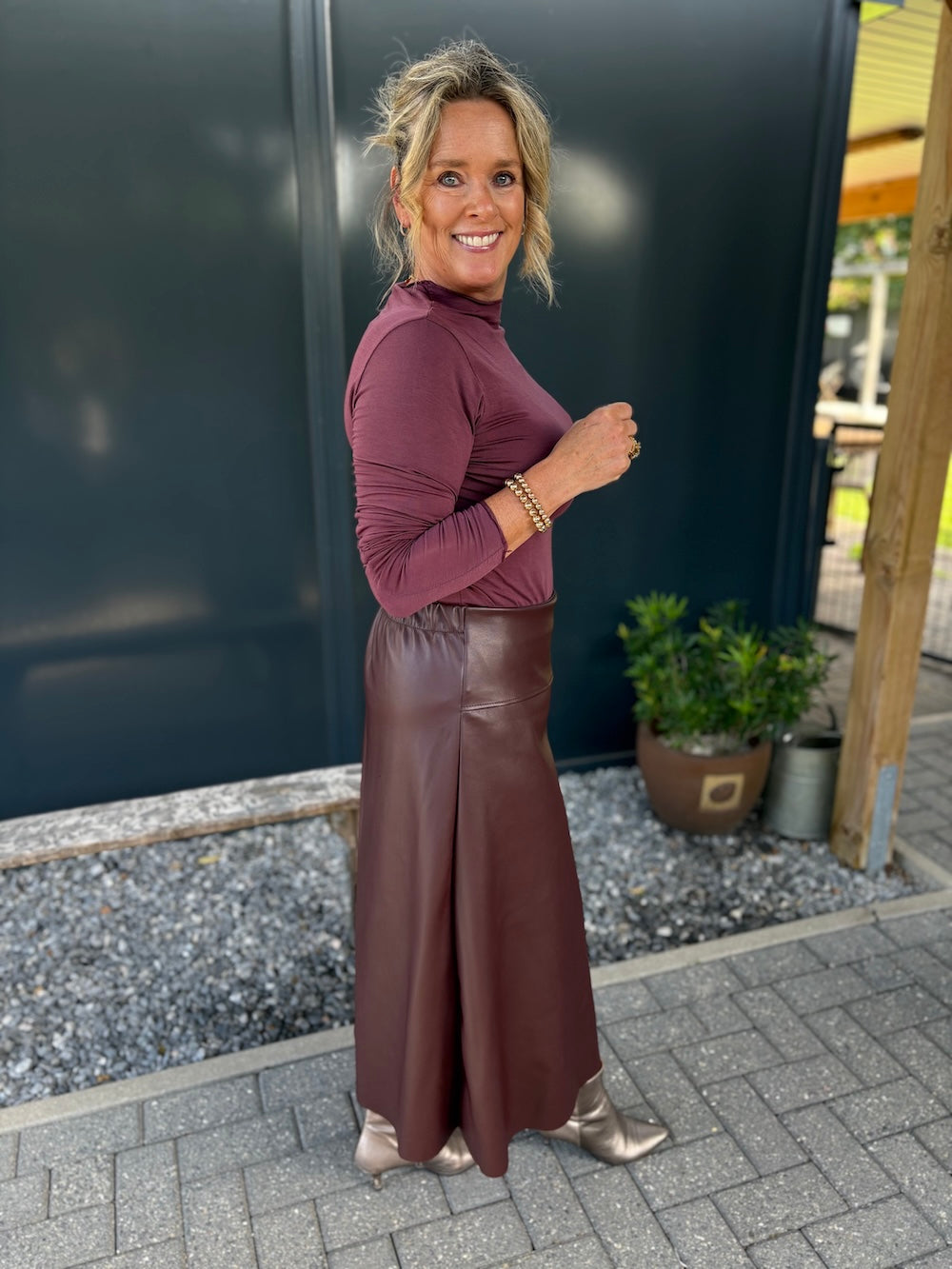 midi rok vegan leather bordeaux