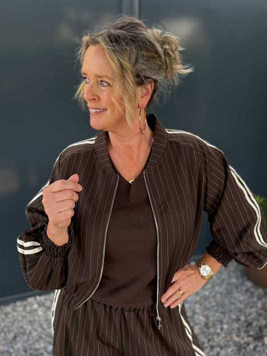 sportieve bomber met krijtstreep bruin