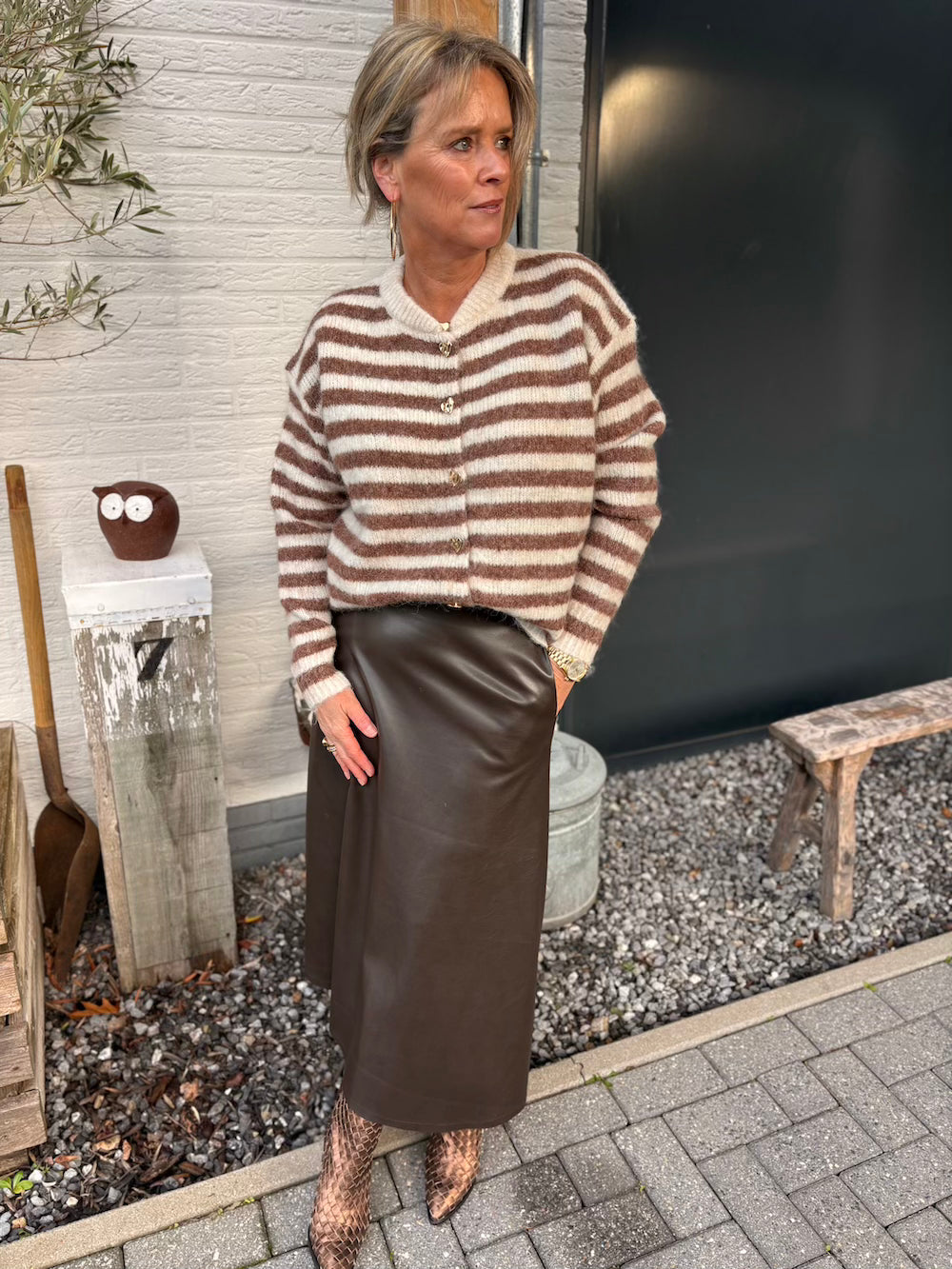 Gestreept vestje met gouden knoopjes crème/bruin