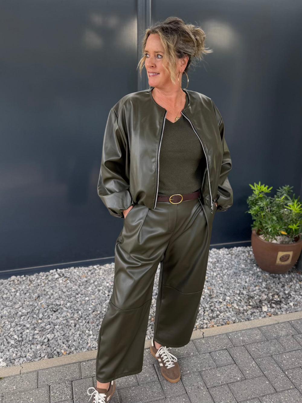 broek met bandplooi 7/8 pu leer groen