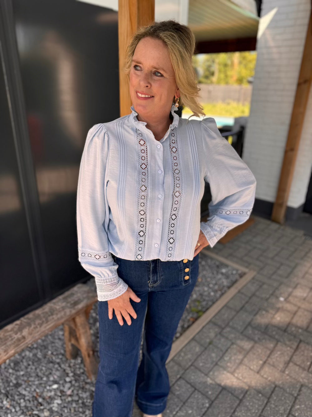 blouse lichtblauw mooie details