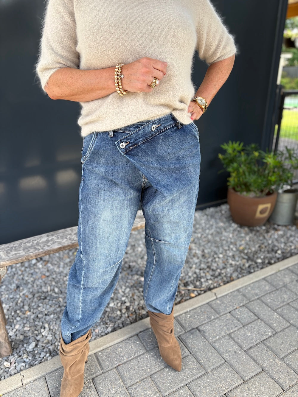 Jeans balloon fit met schuine knoop