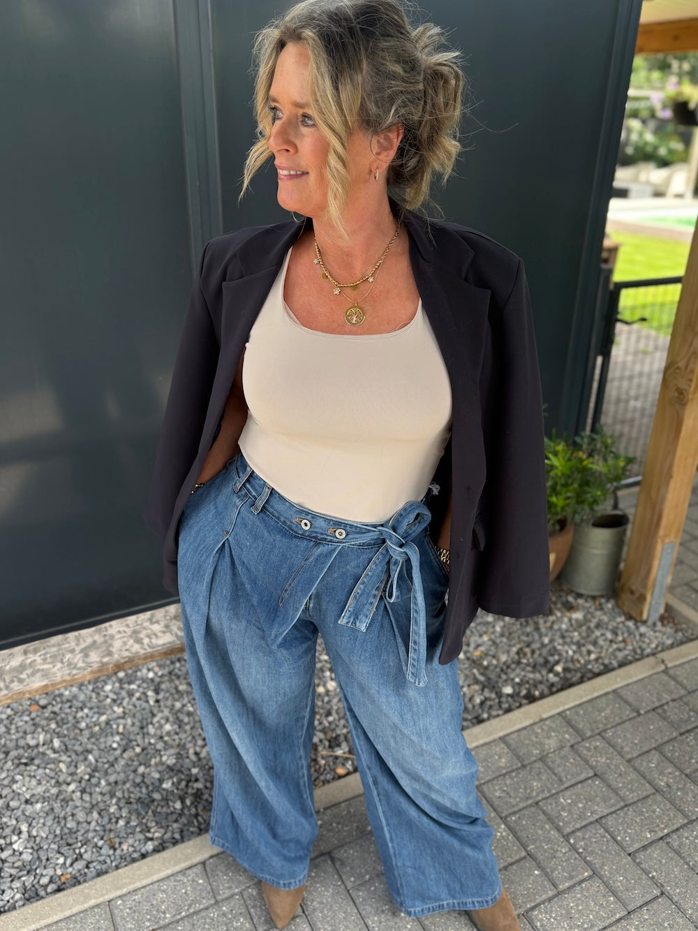 jeans met striklint en schuine sluiting 