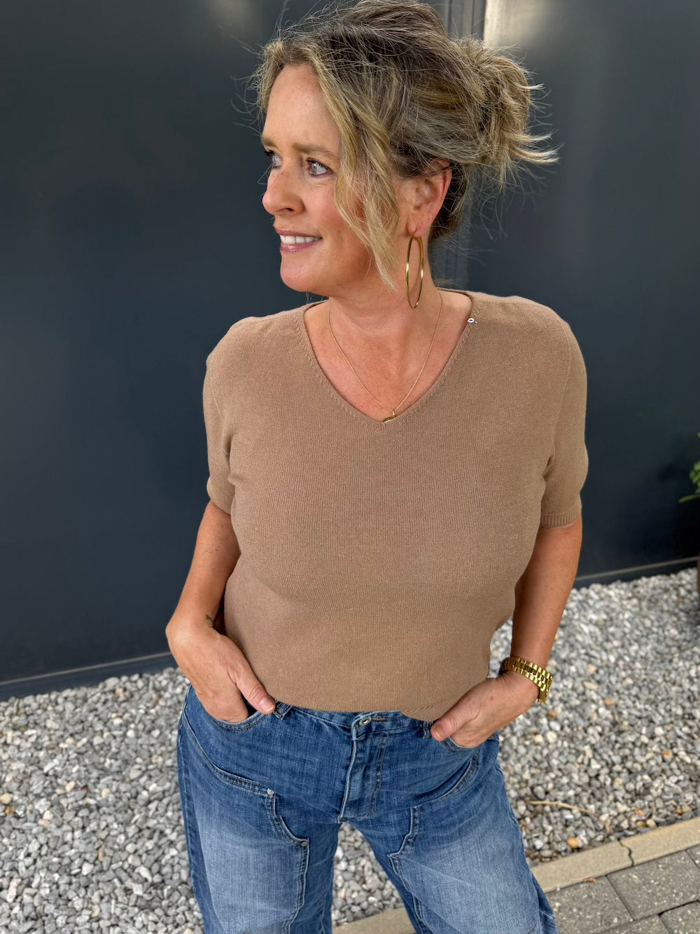 basic truitje v hals marine camel
