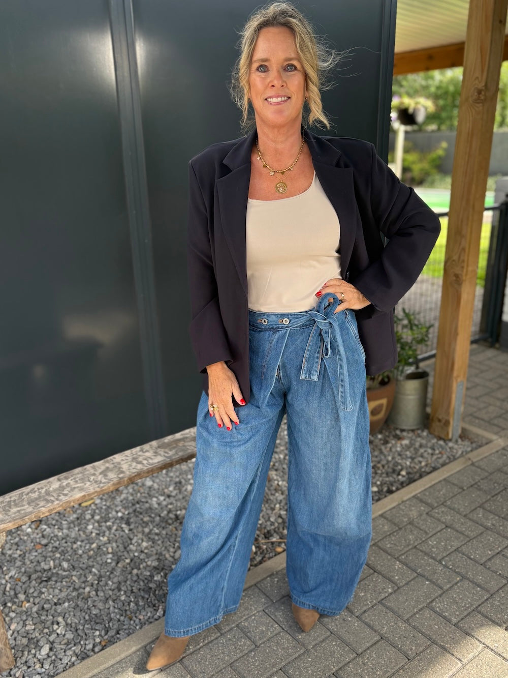 jeans met striklint en schuine sluiting 