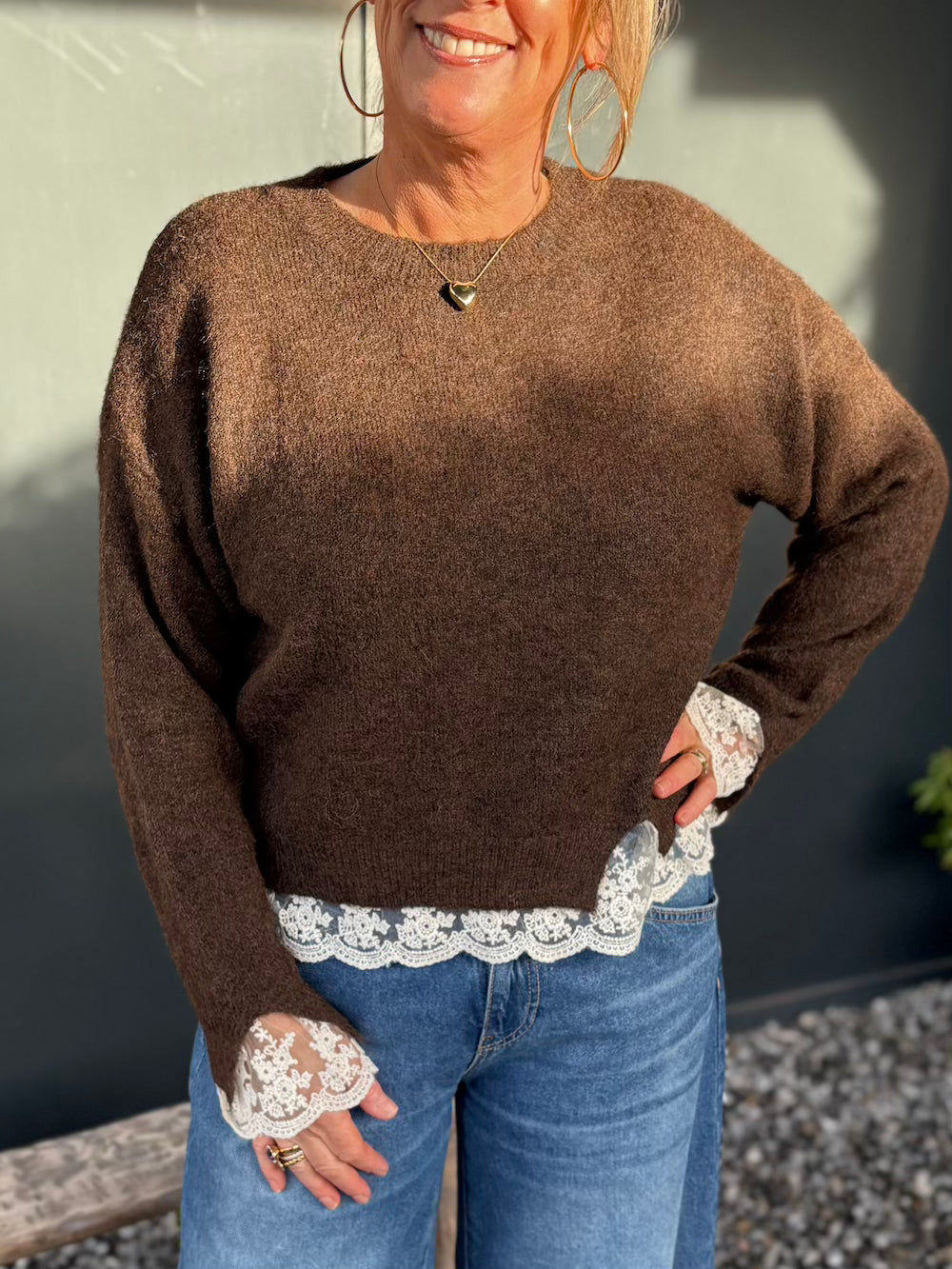 Trui met kanten details