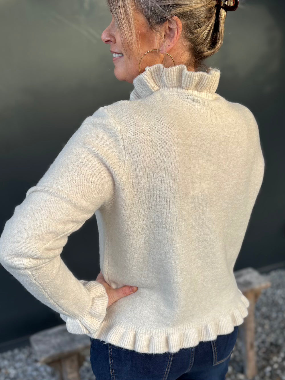 Trui met froezel details crème