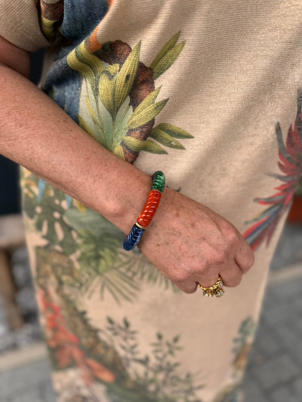 Armband gekleurd met gouden details