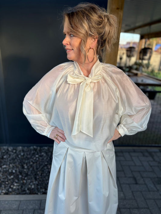 Blouse met strik creme