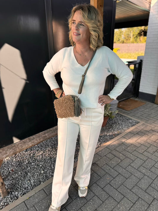 broek wijd met plooi roomwit