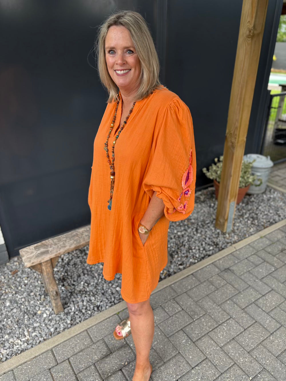 wijde jurk oranje met pailetten