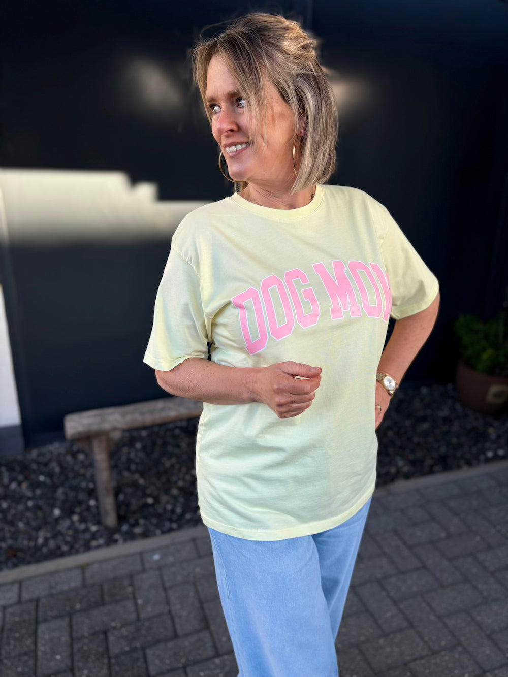 T shirt DOG MOM geel