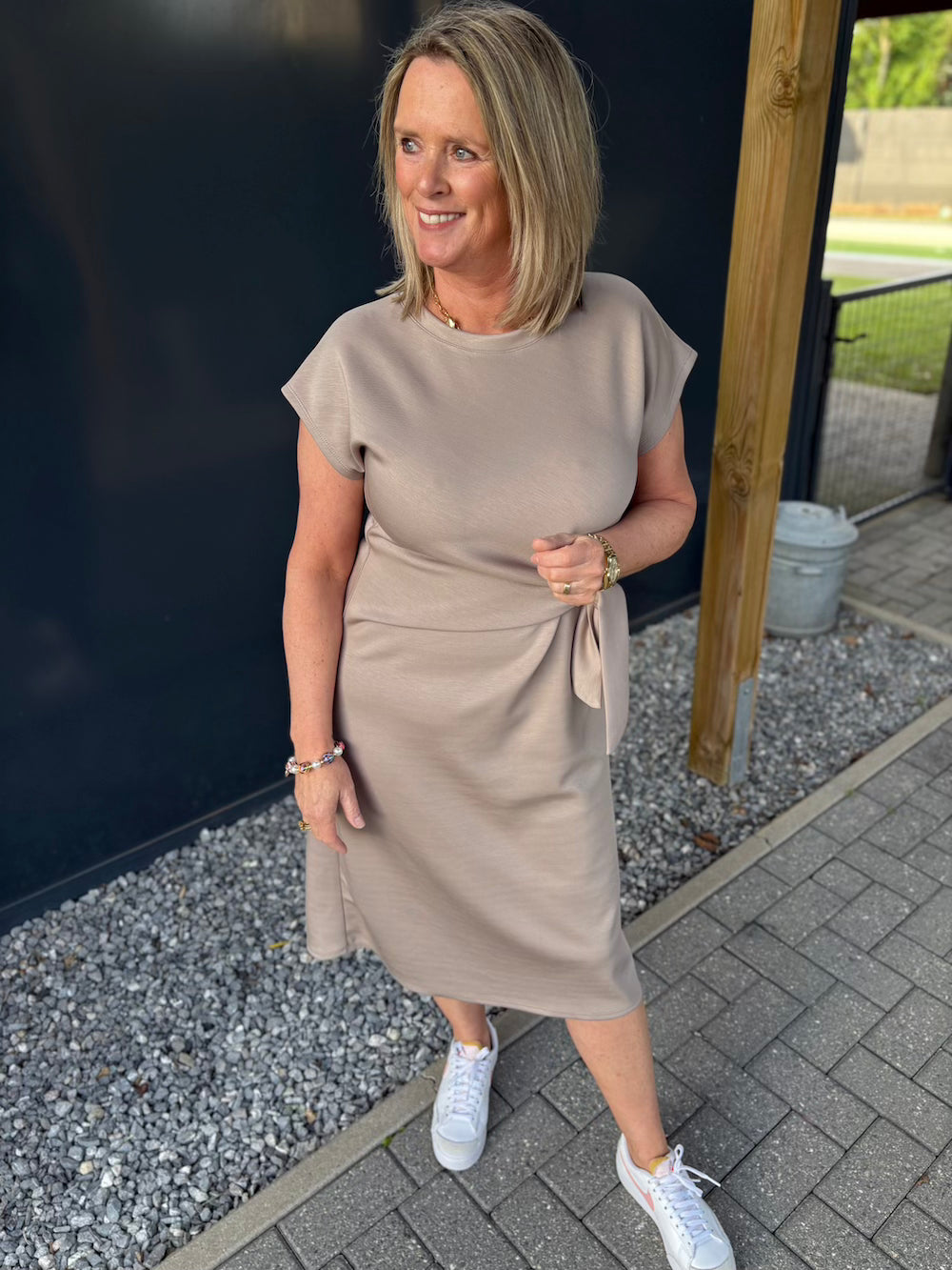 Sweaterjurk met striklint taupe