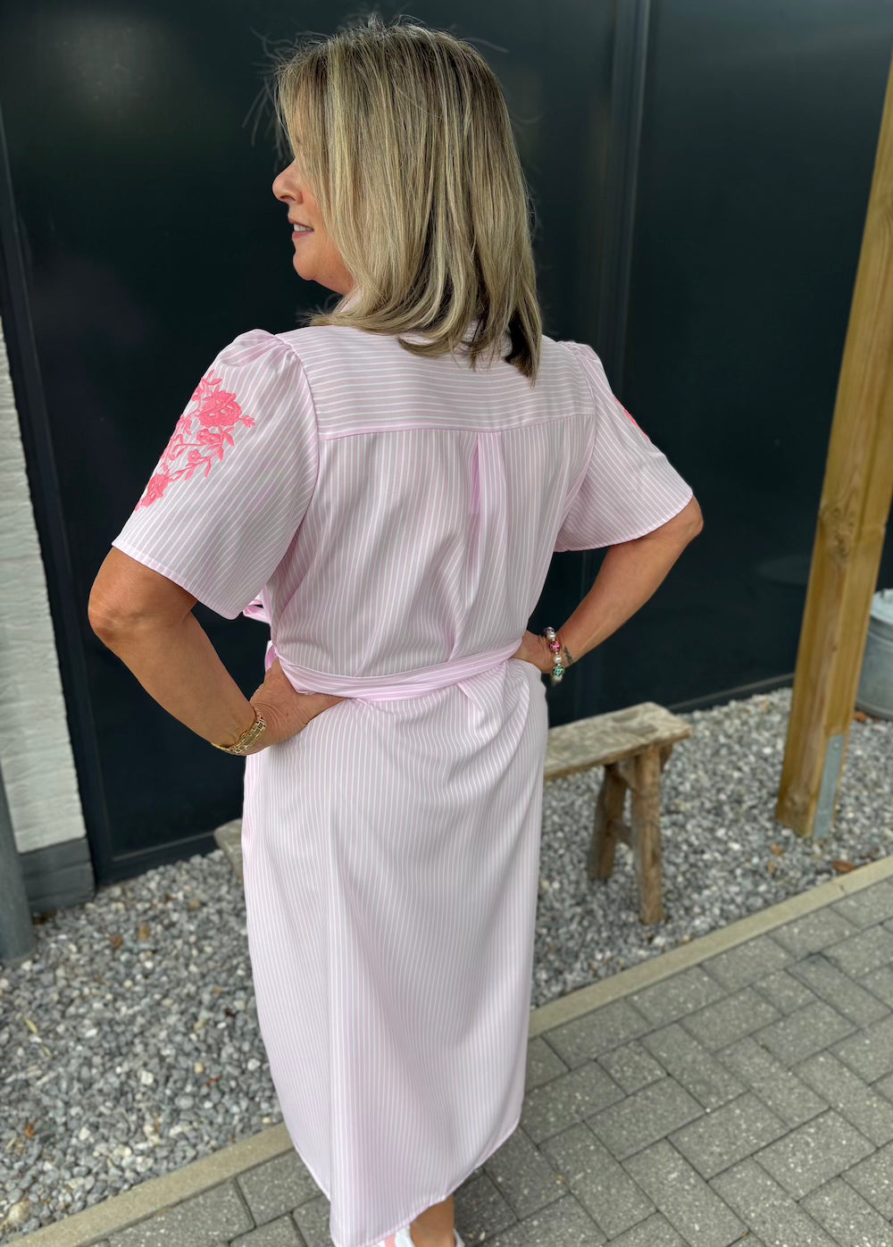 Overhemd jurk gestreept roze wit met neon bloemen