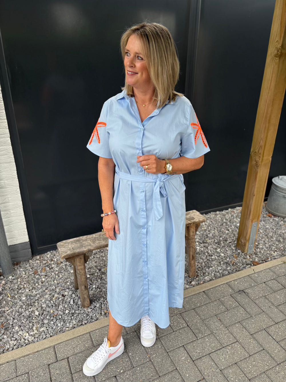 blouse jurk met neon bloem op de mouw