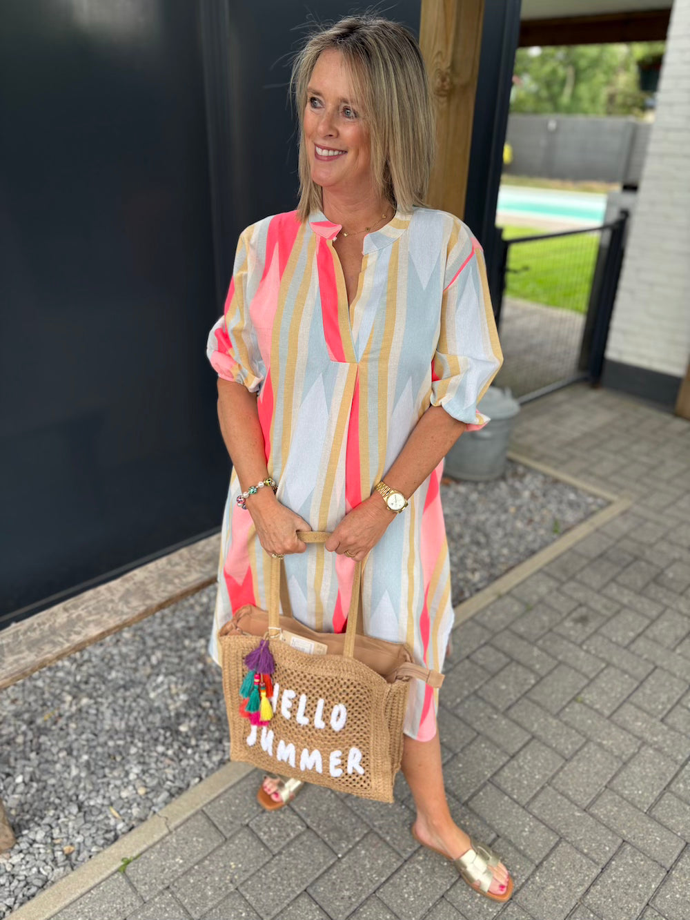 Jurk V hals lichtblauw beige neon