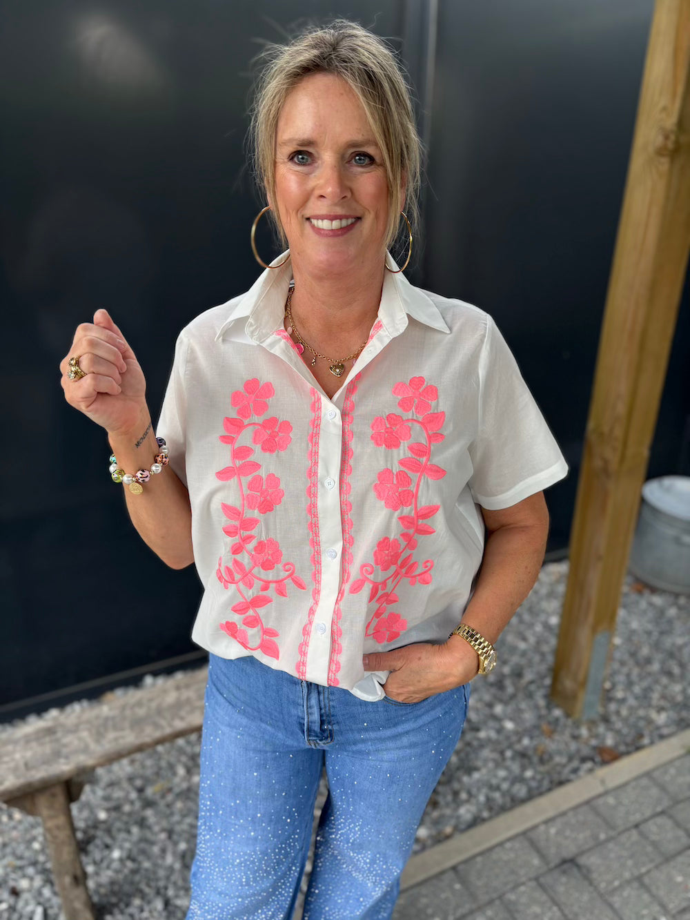 Blouse wit met roze neon bloemen