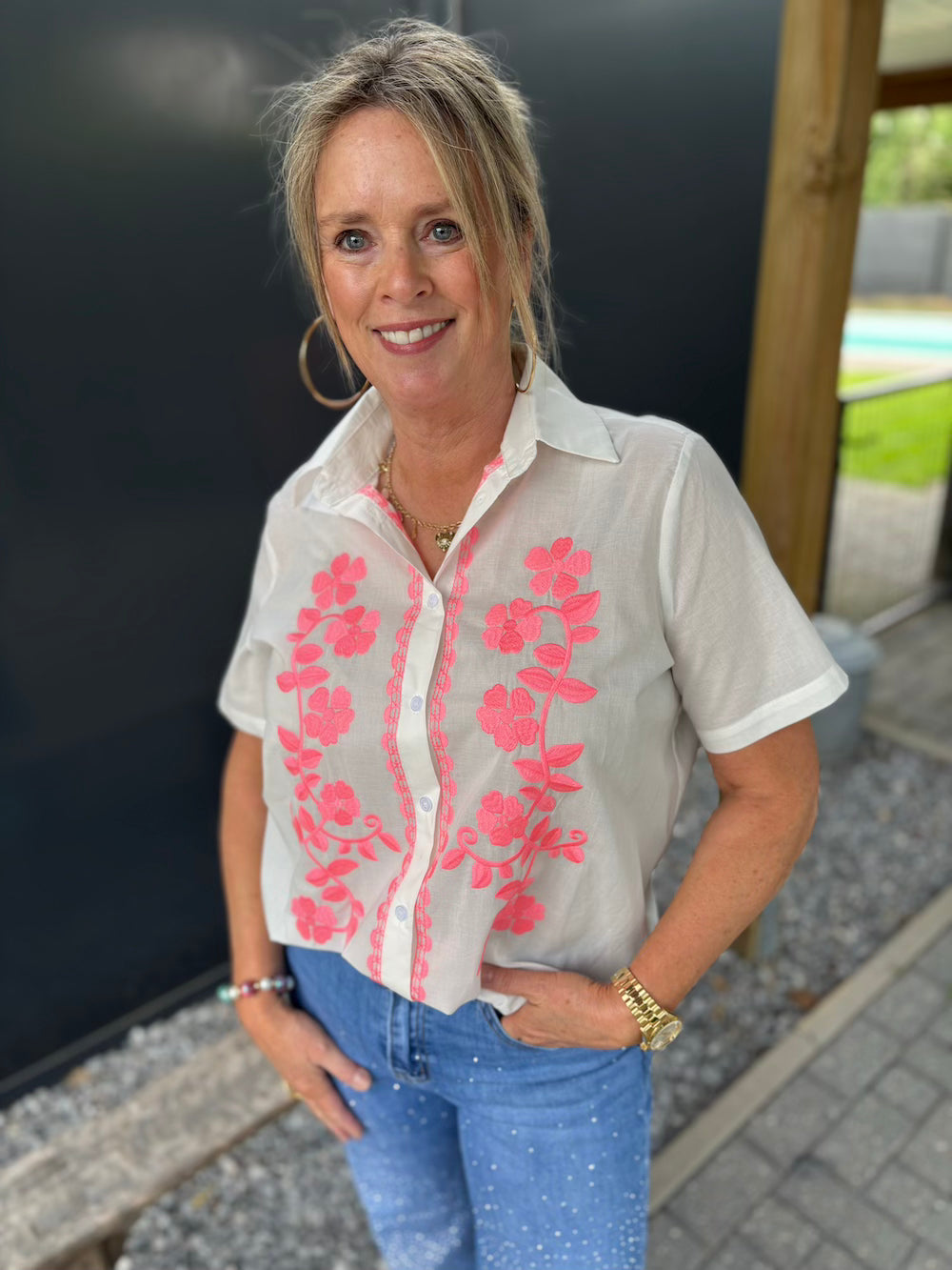 Blouse wit met roze neon bloemen