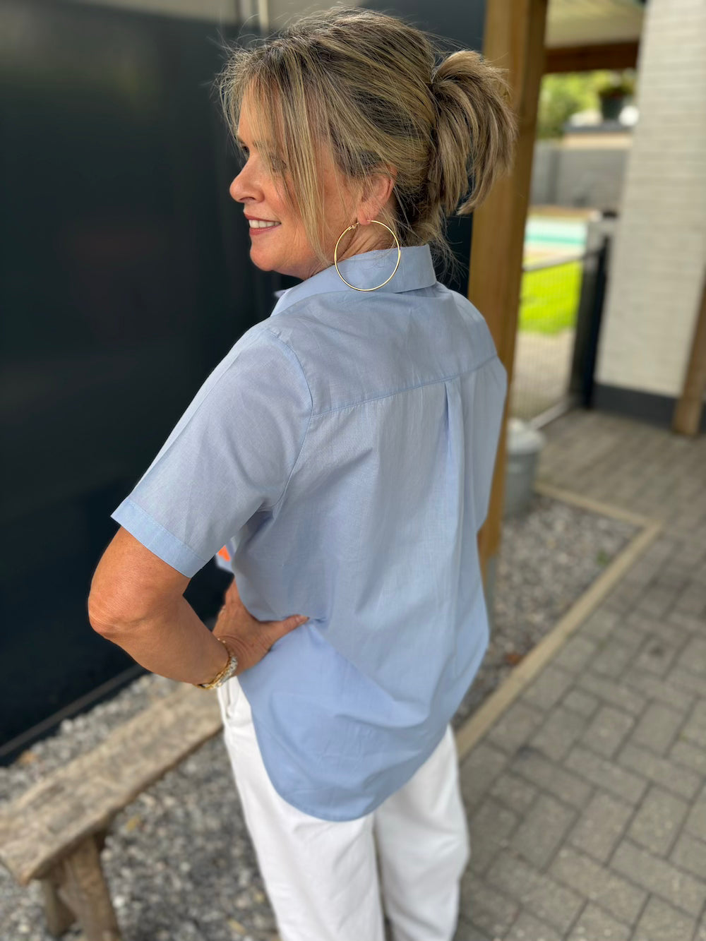 Blouse blauw met oranje neon bloemen